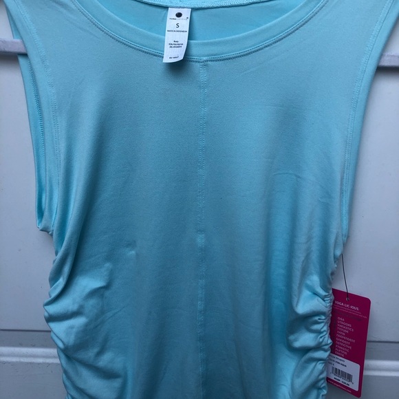 Yogalicious light blue workout top size small 💙 - Picture 12 of 14